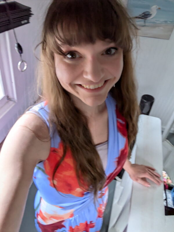 Esther, vocalist in Coverplay